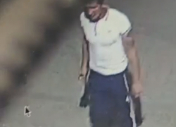 Полиция Камышина разыскивает мужчину, подозреваемого в совершении серии краж в Камышине и Петровом Вале