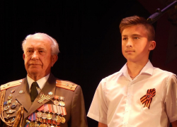 Камышинские школьники Максим Афанасьев и Иван Николаев поедут в московский патриотический лагерь "Бородино" как победители городского конкурса сочинений о Победе