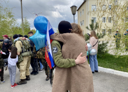 В Волгограде сегодня тепло встречали участников спецоперации на Украине, вернувшихся домой, среди которых есть и камышане