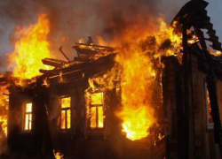 В Камышинском районе в летней кухне заживо сгорел мужчина