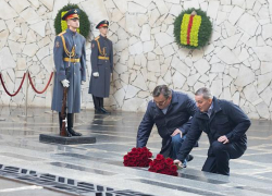 Министр юстиции РФ Константин Чуйченко прибыл в Волгоград и из аэропорта поехал на Мамаев курган