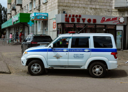 В Камышине полицейские задержали подозреваемую в краже сумки у пенсионерки