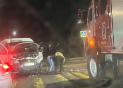 В Камышине примерно час назад попала в аварию маршрутка на перекрестке Базарова - Гагарина