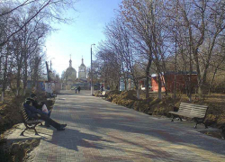 "Перелицованную" центральную аллею городского парка Комсомольцев-добровольцев в Камышине оценили отдыхающие