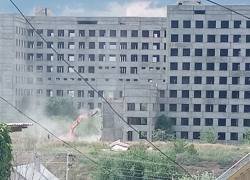 В Камышине административная газета "Диалог" опубликовала видео, как подростки гуляют по крыше больничного недостроя с "плохой репутацией"