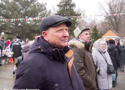 Директора камышинского Дворца культуры "Текстильщик" Вячеслава Банкова наградил грамотой губернатор