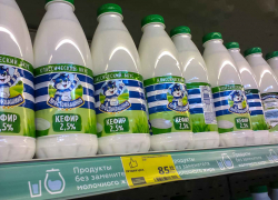 «Картинка из позднего СССР»: волгоградский эксперт призвал торговые сети вернуться в реальность в отношении молочной и другой продукции