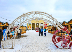В Камышине открылась предпраздничная ярмарка в "домиках" у ТЦ "Победа"