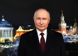 Президент Владимир Путин поздравил россиян с Новым годом у стен Кремля (ВИДЕО)