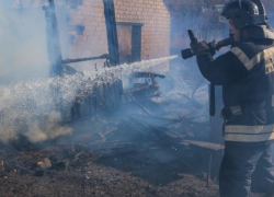 В селе Лебяжьем Камышинского района вспыхнула баня