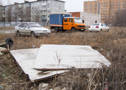 Почему застройщикам в Камышине позволяется раскидывать материалы в округе и не следить за внешним видом стройплощадок? - камышанин