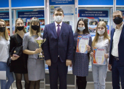Хрупкие и очаровательные студентки Камышинского технологического института "настреляли" и "наотжимались" на победу!