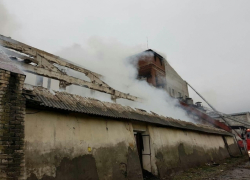 В Волгоградской области сгорела большая часть  склада маслоэкстракционного завода