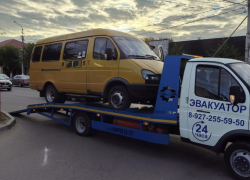 В Камышине сотрудники ГАИ устроили экзамен автобусам с использованием эвакуатора