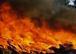 В Камышине на выходных в деревянном доме загорелись вещи