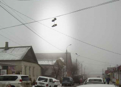 Что за мода такая - закидывать старую обувь на линии электропередач? - камышанин