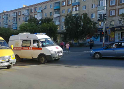 В Камышине дама на "Ладе" не пропустила пенсионера на "ВАЗе" и получила травмы