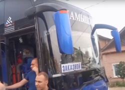 В камышинском паблике рассказали, как затянулась отправка первых групп мобилизованных с пункта в спортшколе №1 в Камышине (ВИДЕО)