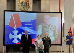 В Волгограде передали орден Мужества супруге старшего сержанта из Камышина Николая Спирина, погибшего в спецоперации