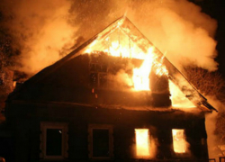 В Камышинском районе мошенник снял с банковской карты многодетной матери-погорелицы последние деньги