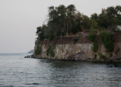 Спасатели Камышина вытащили из-под обрыва у Волги сорвавшегося  с более чем 10-метровой высоты отдыхающего