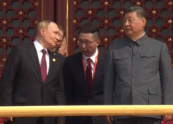 Путин по правую руку от Си – кадр, который изменил расстановку сил в мире: на параде в Пекине рухнула гегемония Запада, - "Блокнот - Россия"