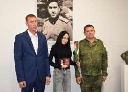 В Камышине передали награды родным погибших героев