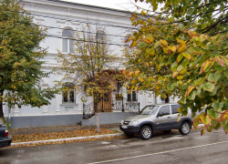 Глава находящегося по соседству с Камышином Фролово объявил, что начинает отопительный сезон с 12 октября, а село под Котово завалил снег