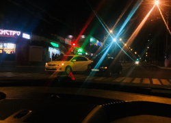 В Камышине иномарки не разъехались на новом асфальте у рынка