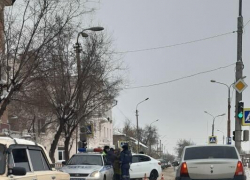 В Камышине на "Молодежке" произошла авария: "Мерседес" столкнулся с "Киа Рио"