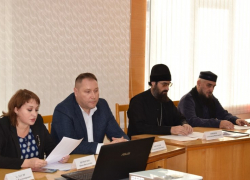 В администрации Камышина межнациональные отношения обсудили в лирическом ключе