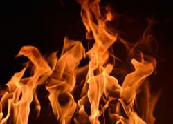 В селе Лебяжьем Камышинского района сгорели два гаража и один автомобиль