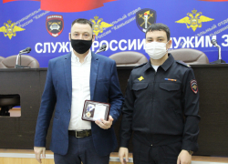 Лучшие оперативники подразделения по контролю за оборотом наркотиков Межмуниципального отдела МВД России "Камышинский" отмечены ведомственными наградами