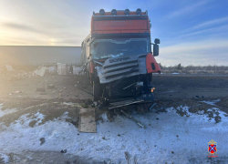 На трассе между Камышином и Волгоградом "не поделили дорогу" грузовики, есть раненый