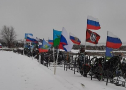 В Камышине родным погибших в СВО чиновники показали памятный знак, но промолчали о плане благоустройства квартала захоронений и об аллее славы в нем