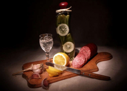 В ответ на требование секса рассвирепевшая соседка вонзила нож в партнера