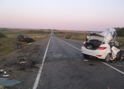 Страшная смертельная авария , в которой погибли и пострадали в том числе дети, произошла сегодня ночью под Камышином