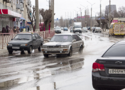 Хоть какие-то зародыши культуры езды есть у камышинских водителей? - обдали грязной водой всю! - камышанка