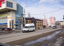 В Камышине хотят убрать пешеходный переход между баней и "Запросто"