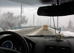 Товарищи из "Благоустройства", просыпайтесь, пора чистить дороги от снега! - камышанин