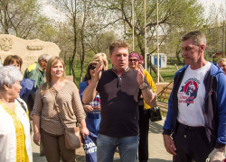 Станиславу Зинченко и его чиновникам, хочешь не хочешь, теперь придется общаться с камышанами в соцсетях - "доступным разговорным языком"