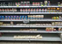 В сетевиках Камышина продавцы "маскируют" опустевшие полки сахаром