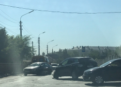 Камышане в соцсетях обсуждают сегодняшнее ДТП на перекрестке улиц Калинина и Стахановской