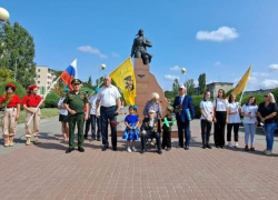 В Камышине в возложении цветов к памятнику легендарному Маресьеву принял участие 100-летний ветеран Великой Отечественной