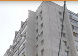 Четырехлетний кроха получил переломы основания черепа, выпав ночью из открытого окна