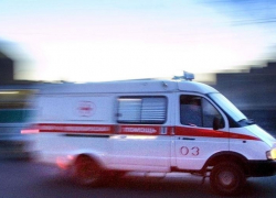 Ночью в перевернувшейся отечественной легковушке переломали себе руки и ноги пятеро молодых людей