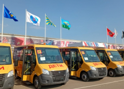 Новый школьный автобус получил Камышинский район для ребят-пассажиров из дальних сел