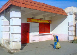 Камышанам дали понять, что удобный хлебный киоск на "Молодежке" у них отобрали не навсегда