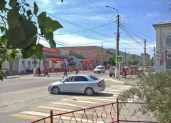 В Камышине едва успели нарисовать "зебры", как их тут же смывает, что за краска? - камышанка