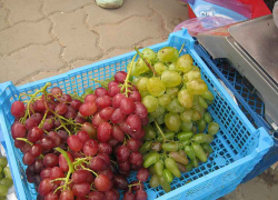 На камышинских рынках виноград предлагают по 100 рублей, а арбузы по 10